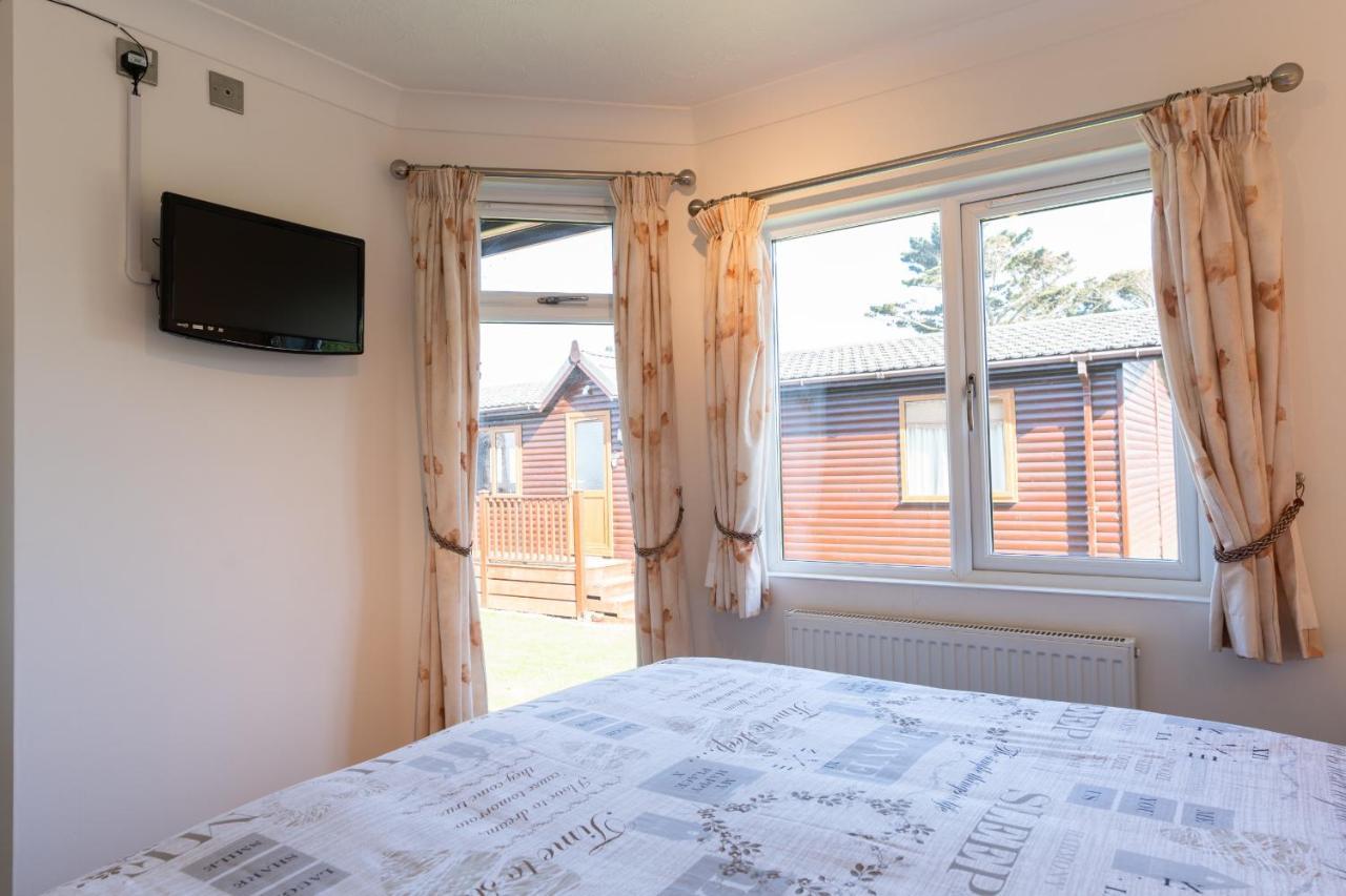 Finest Retreats - Serendipity Lodge Torpoint Esterno foto